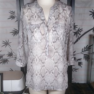 (4/$20🔥)Ladies Med Apt 9 snake print blouse